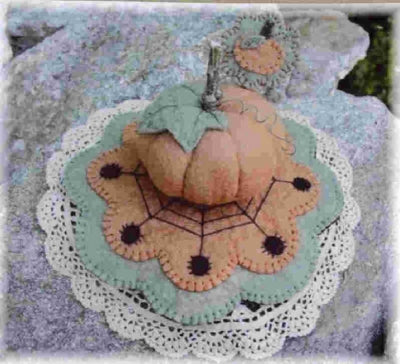 Pumpkin & Spiders Pincushion and Mini Penny Rug PLP-106e - Downloadable Pattern
