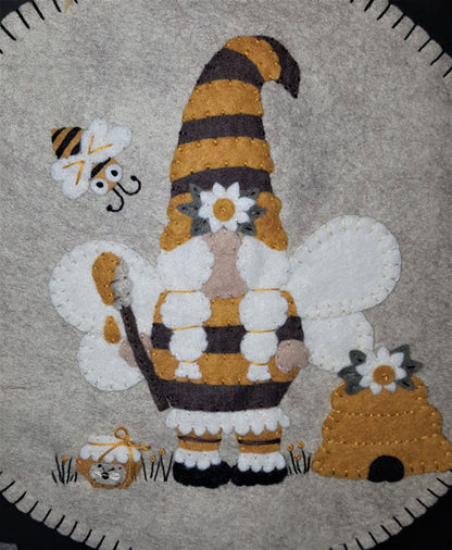 Bumble Bee Gnome Table Mat or Wall Hanging PLP-252e - Downloadable Pattern