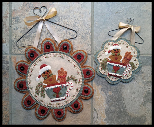 Christmas Cocoa Table/Wall Mat with Mini Mat PLP-257e - Downloadable Pattern